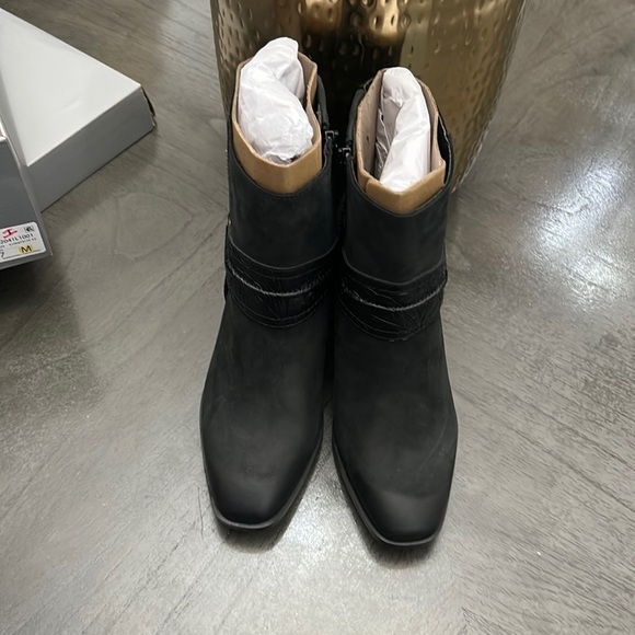 Womens Vionic Carnelia in Black Leather - Picture 8 of 13